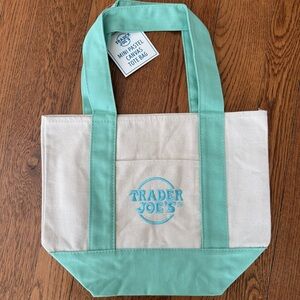 NWT Trader Joe’s Mini Pastel Canvas Tote Bags in Mint Green